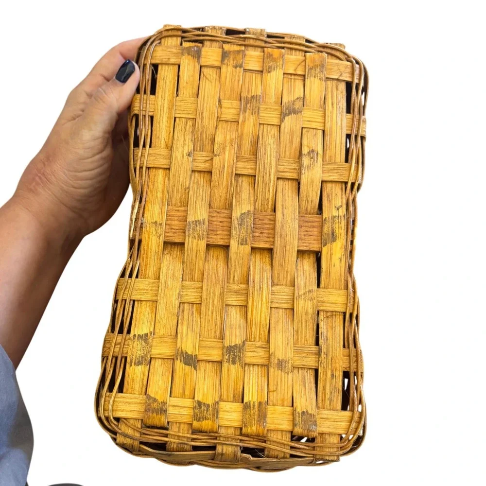Vintage‎ | Woven Wicker Basket with Handle | Unsigned | Farmhouse Decor
